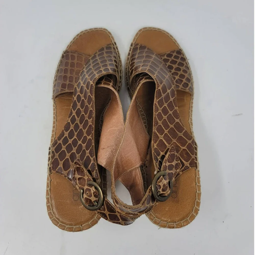 Andre Assous Espadrille Sandals Size 40 Open Toe Cross Strap Camel Print Brown